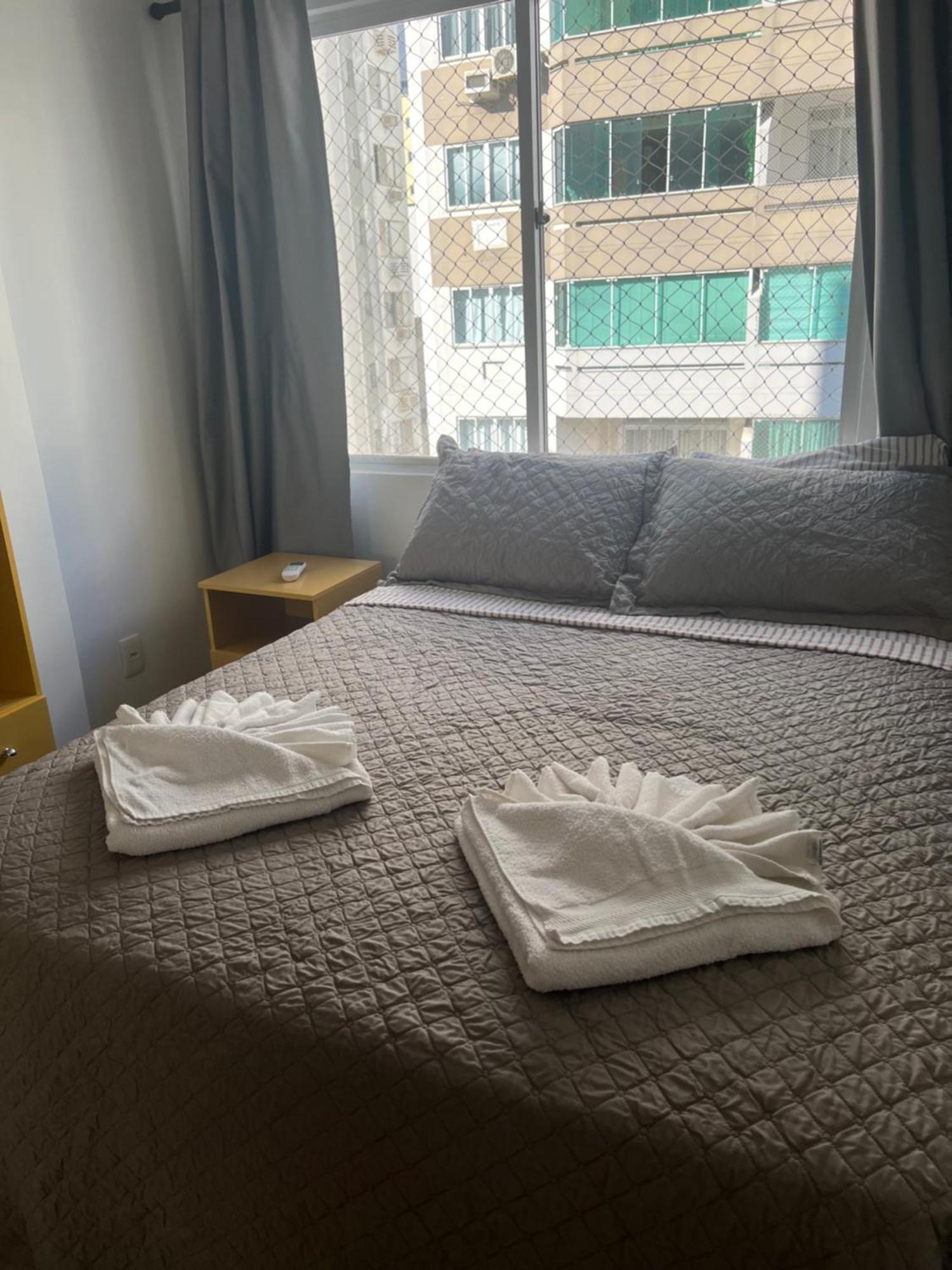 Apartamento Dois Quartos Seis Pessoas